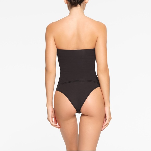 SKIMS Fits Everybody Tube Top - Picture 3 of 4